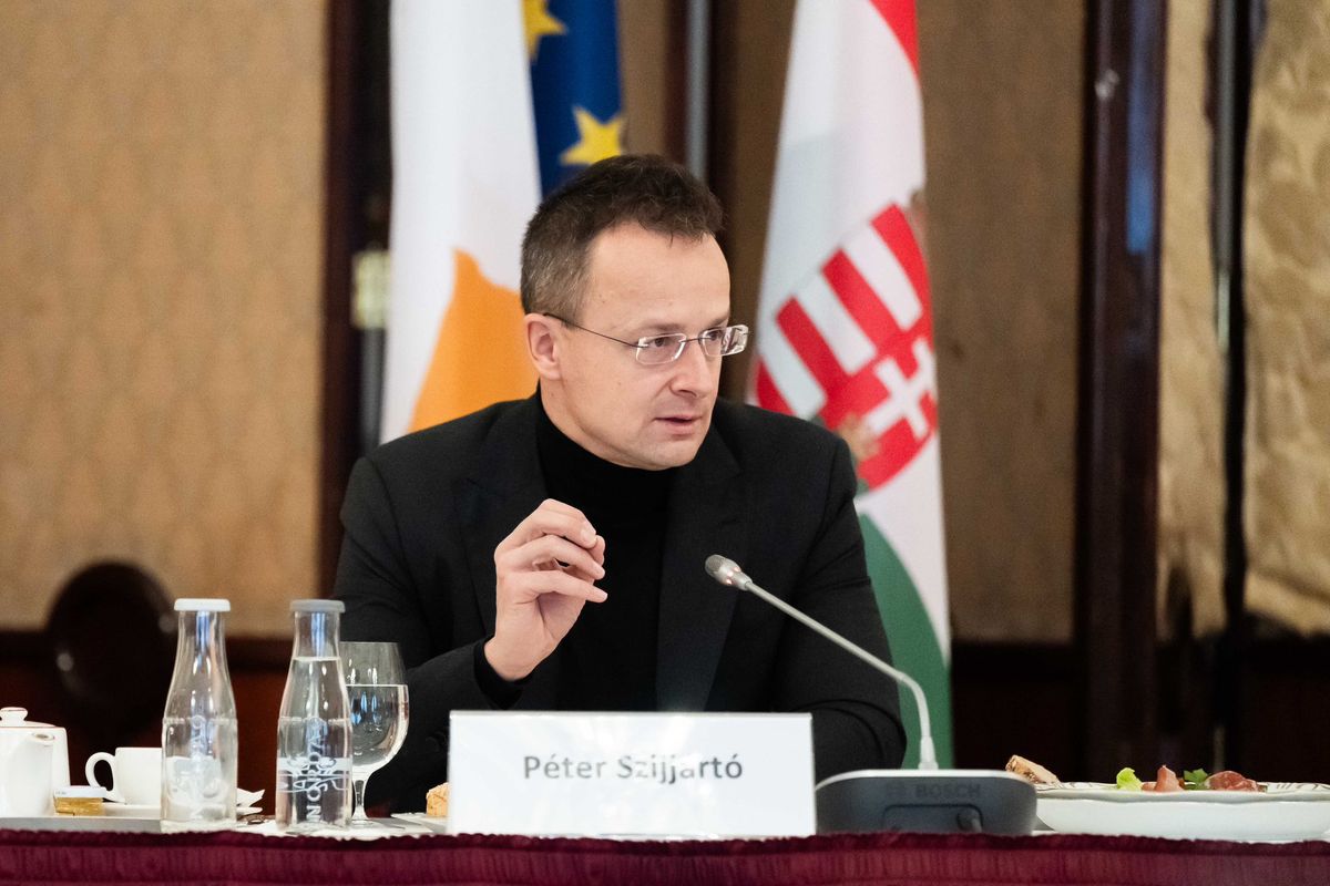 Szijjártó Péter berendelte az összes uniós ország nagykövetét
