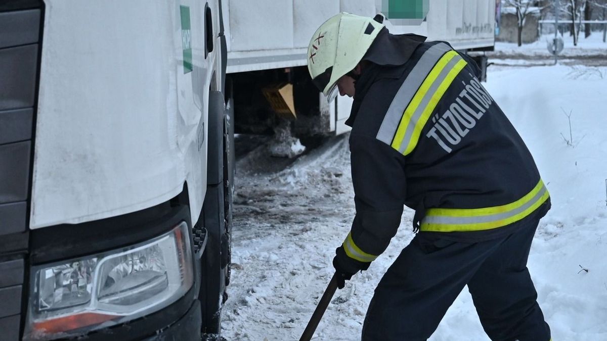 Itt van a jelentés, amire Orbán Viktor várt – Pintér Sándor részletes beszámolót tett le a miniszterelnök elé