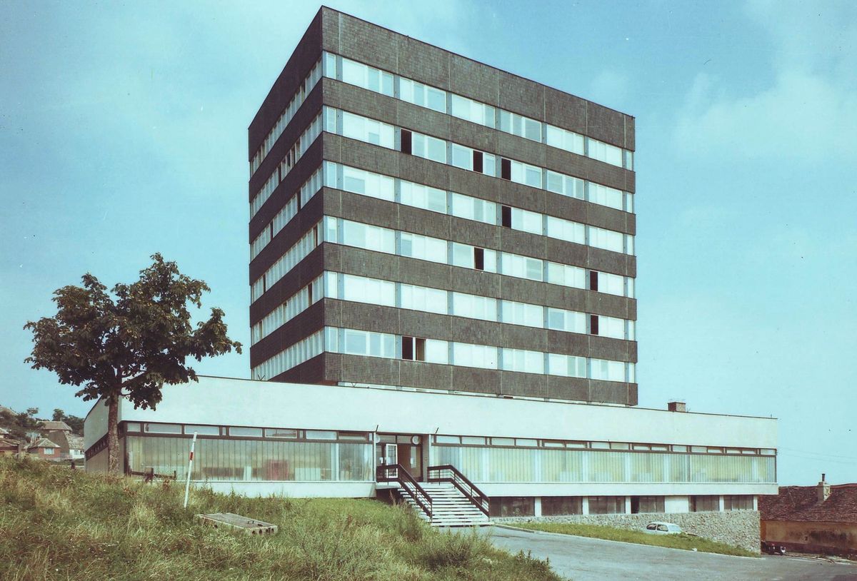 Feltámad a legendás magyar szocialista márka? Egy ország rajongott a pécsi kesztyűért, most valami történik a háttérben – ebből még nagy meglepetés lehet