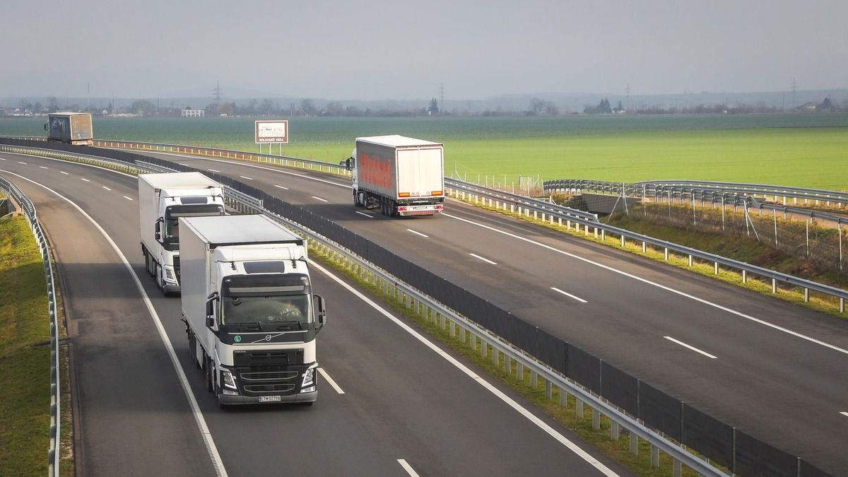 Újabb forgalomkorlátozó táblák jelentek meg 