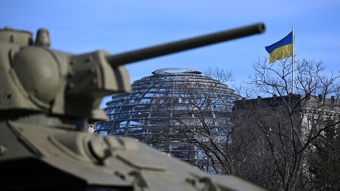 Németország három csomagot küldött Magyarországnak: vigyázat, robban