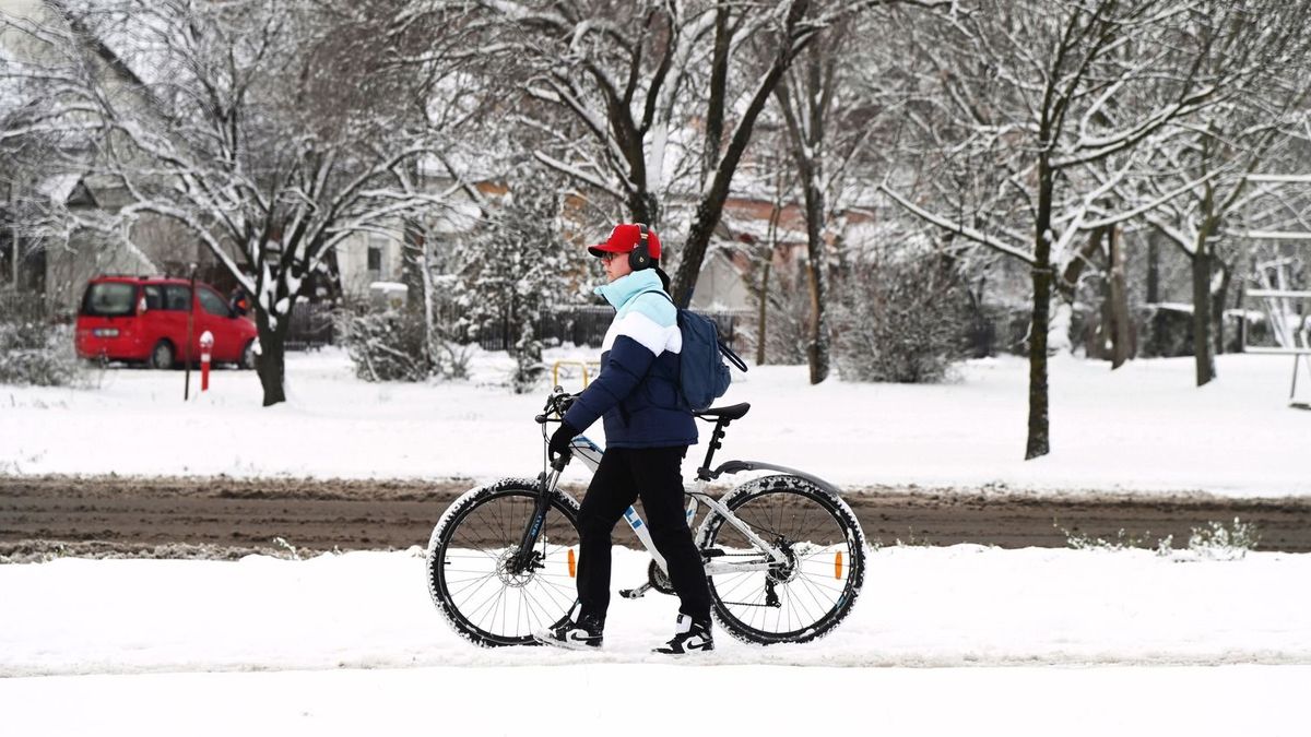 Havazás országszerte: megbénult a közlekedés több útszakaszon, késnek a vonatok és a buszok – folyamatosan frissülő anyagunkban beszámolunk a legfontosabb történésekről 