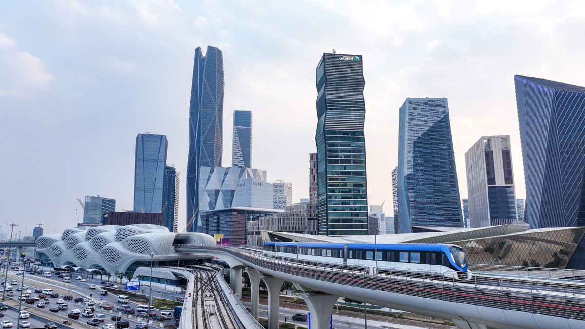 Debrecenben akkumulátorgyárat építő kínai óriáscég: őrült projekt vette kezdetét – elektromos autókkal árasztanák el a világ egyik legnagyobb olajhatalmát 