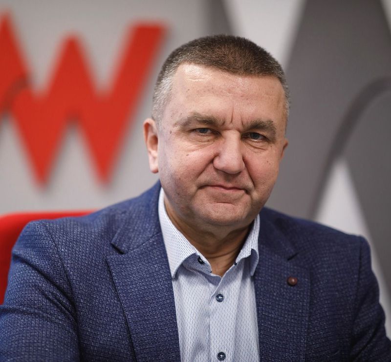 Czomba Sándor szerző profilképe