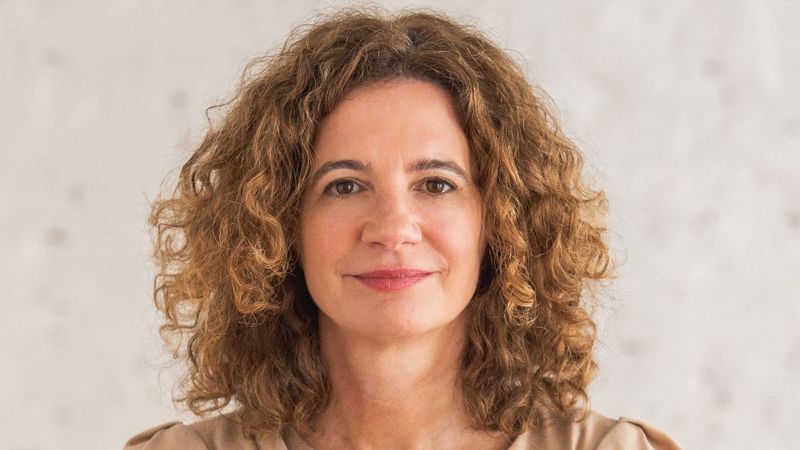 Dr. Ficzere Andrea szerző profilképe