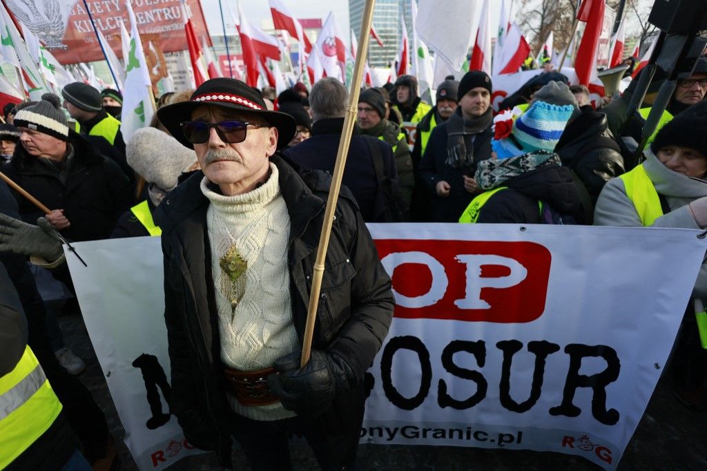Polish farmers protest against the EU-Mercosur agreement in Warsaw, Poland on January 9, 2026. (Photo by Wojtek RADWANSKI / AFP)