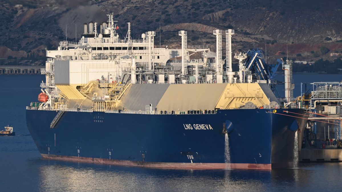 US LNG Unloaded At Revithoussa Terminal Near Athens amerikai lng