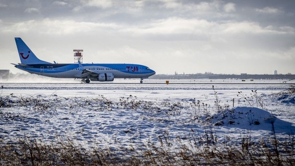Hó alá került és megbénult Hollandia, hazaküldik a dolgozókat, akadozik az európai repülés, elázott a pápa vízkereszti áldása 