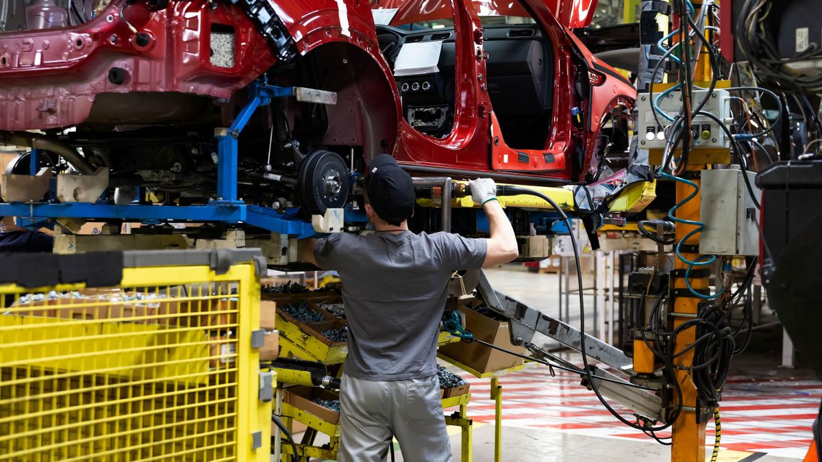 Industrial,Production,Of,C ném ipar et ipar ar,Automobiles.,Plant,For,Assembling,Modern,Cars