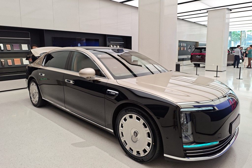 Huawei JAC GROUP MAEXTRO S800 Luxury Car