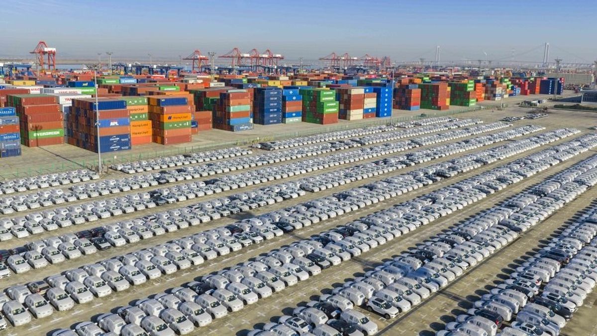 Kínai autópiac: túl sok autó marad raktáron, az árháború nehezíti a kereskedők életét 