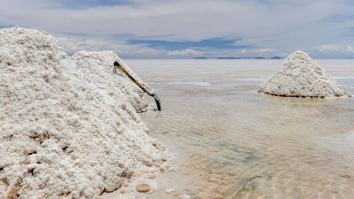Az Uyuni sósivatag Bolíviában, mely a világ egyik legfontosabb lítium-lelőhelye
