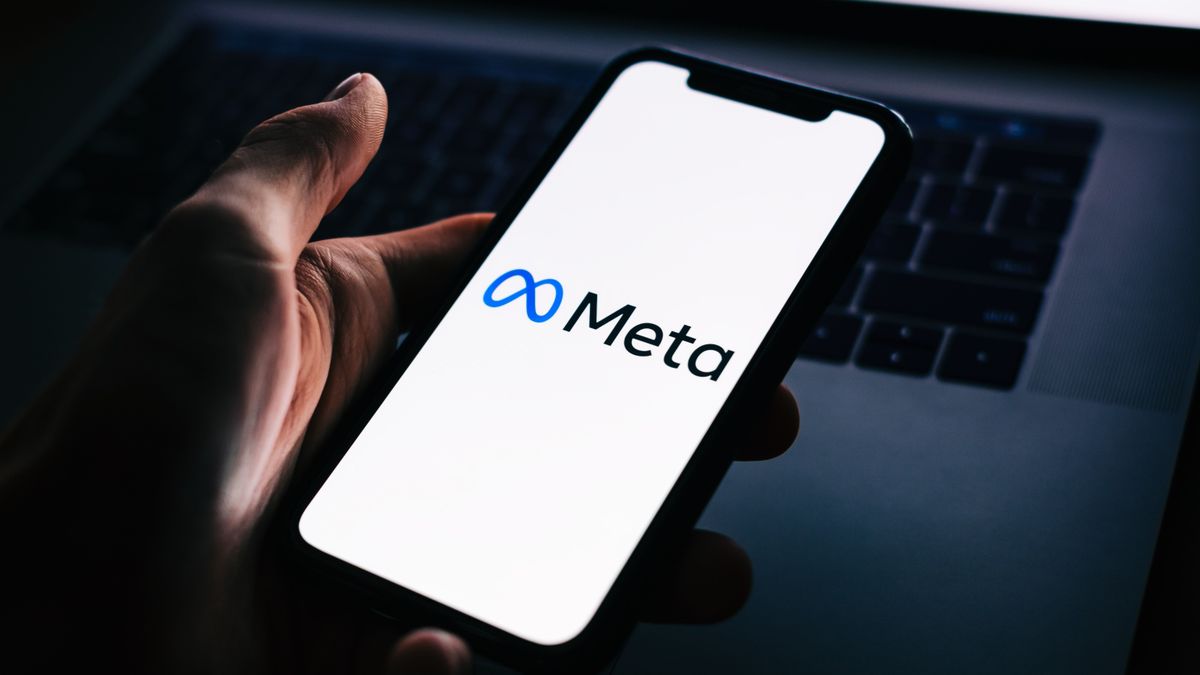 Meta,Logo,On,The,Smartphone,Screen.,Rostov-on-don,,Russia,-,November facebook csaló hirdetések 