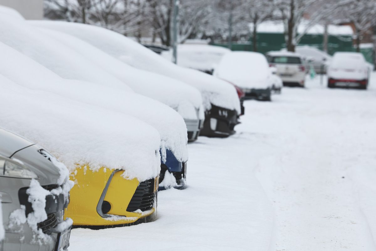 „Balesetveszélyes az egész kerület” – nekimentek a VIII. kerületi lakók az önkormányzat hóvideójának