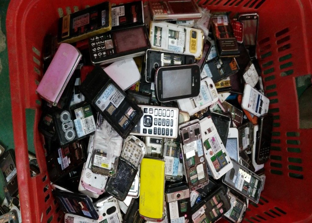 China: The electronic wastebasket of the world Kínai kutatók új módszerrel nyerik ki az aranyat a régi telefonokból, eszközökből