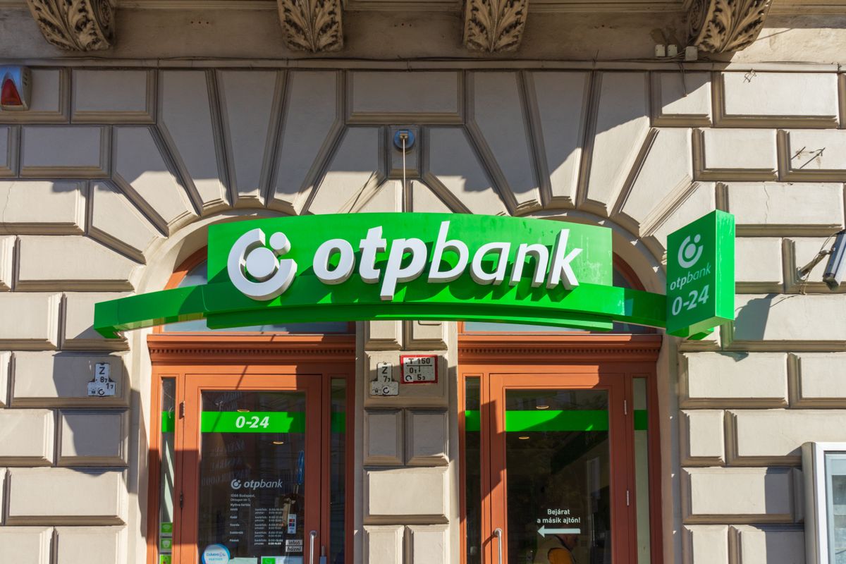 Budapest,,Hungary,-,October,24.,2024.,Entrance,Of,An,Otp