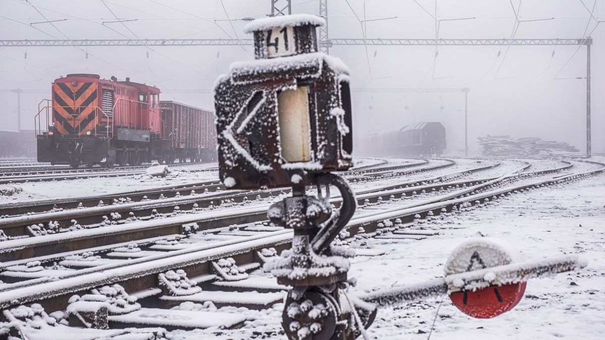 Vonatstop Magyarországon: nem tudott tovább várni a konténerhajó, át kell építeni a Keletit – kiderül, érkezik-e üzemanyag 
