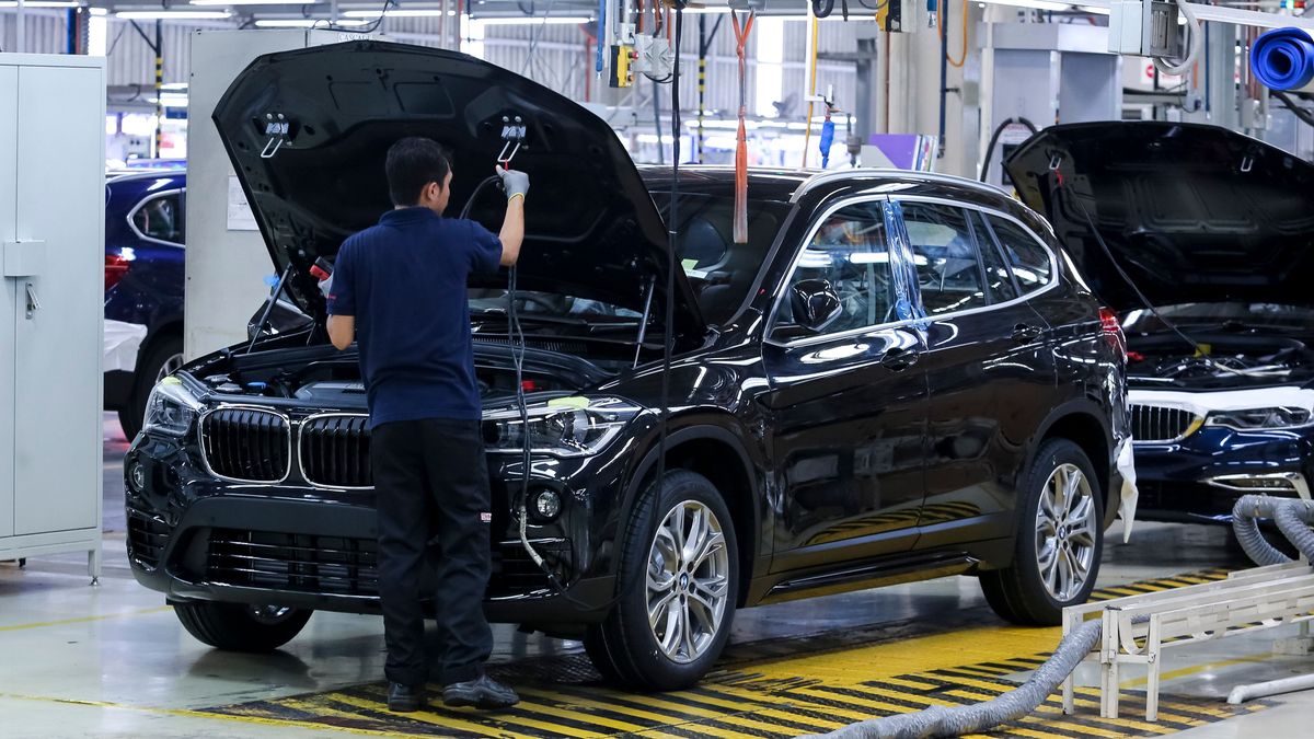 Még nem omlott össze a BMW, de vészjósló repedések jelentek meg a felszín alatt: meglepő, mi mentheti meg a céget 