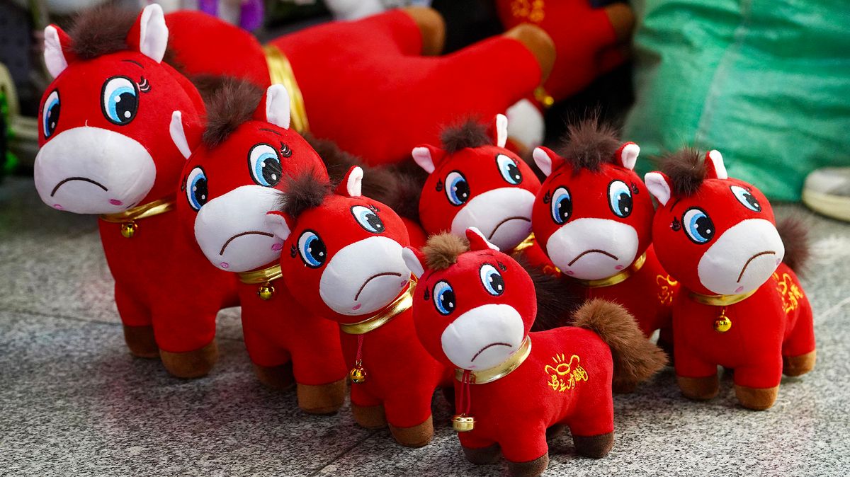 A szomorú, pityergő plüssló a vállalati agónia szimbólumává is vált Kínában Fotó: Dong Yixin/China News Service