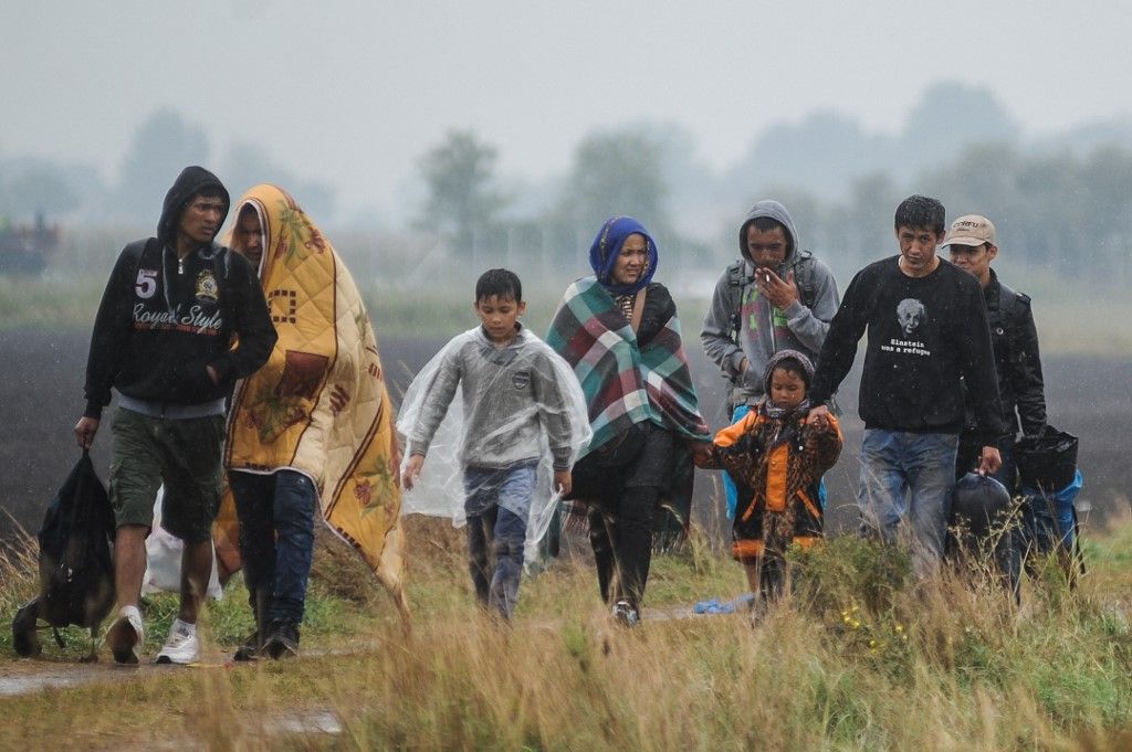 Új uniós jogszabály gyorsítaná fel az Európai Unióban jogtalanul tartózkodó migránsok visszaküldését. A Az eddigi egyik legdurvább bevándorlási rendelet mehet át: EU-n kívüli gyűjtőpontok, örök életre szóló kitiltás International Migrants Day - Archive mingráns migráció