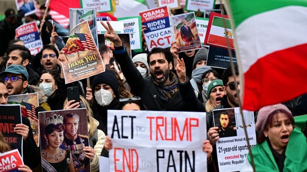 Donald Trump: Hatalmas árat fizetnek a gyilkosok, úton van a segítség Iránba! 