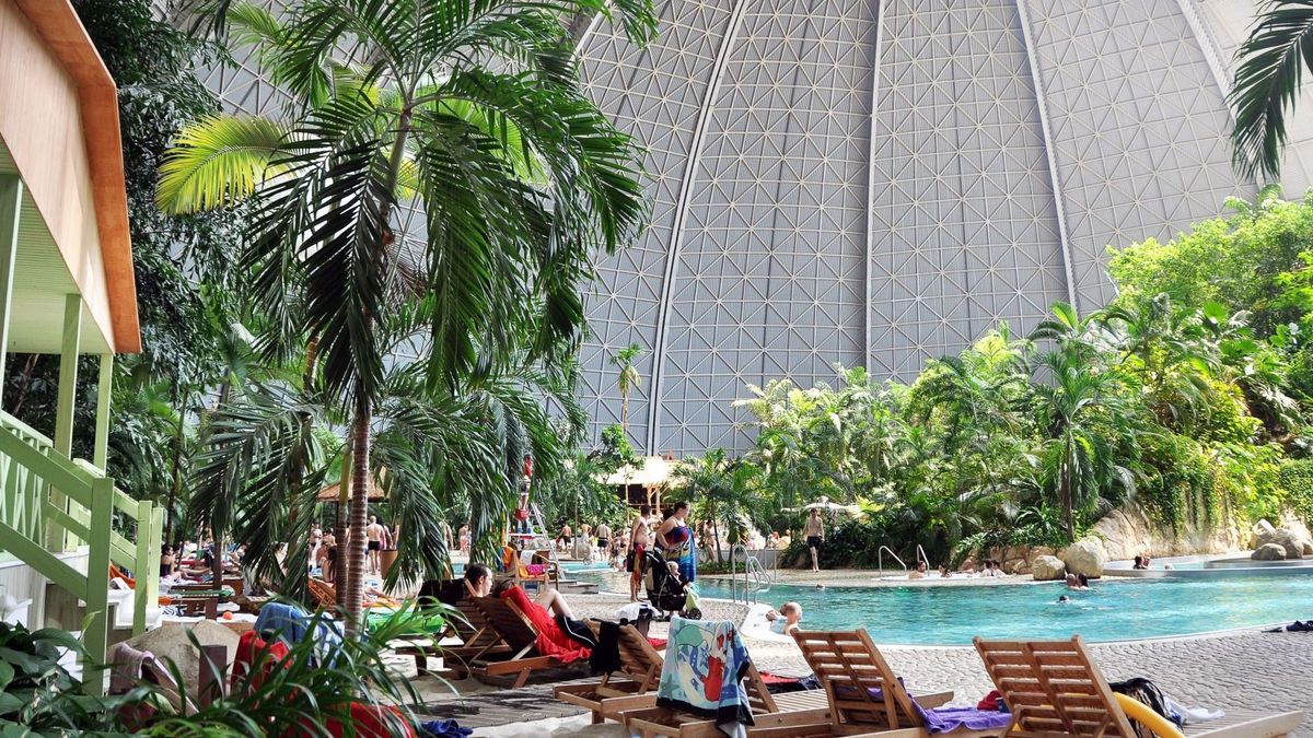 A világ legnagyobb fedett strandja, a németországi Tropical Islands Resort télen-nyáron 26 fokos Fotó: Shutterstock/Glimpse of Sweden