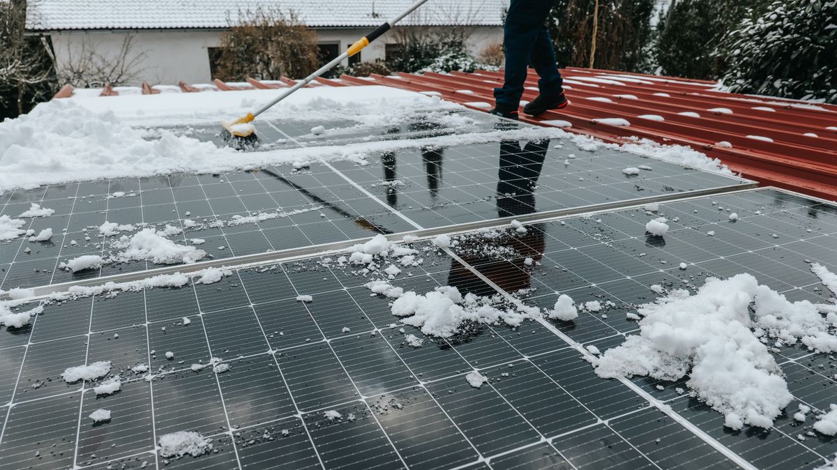 Megvan a titka annak, hogy hóban is szépen teljesítsen a napelem 
