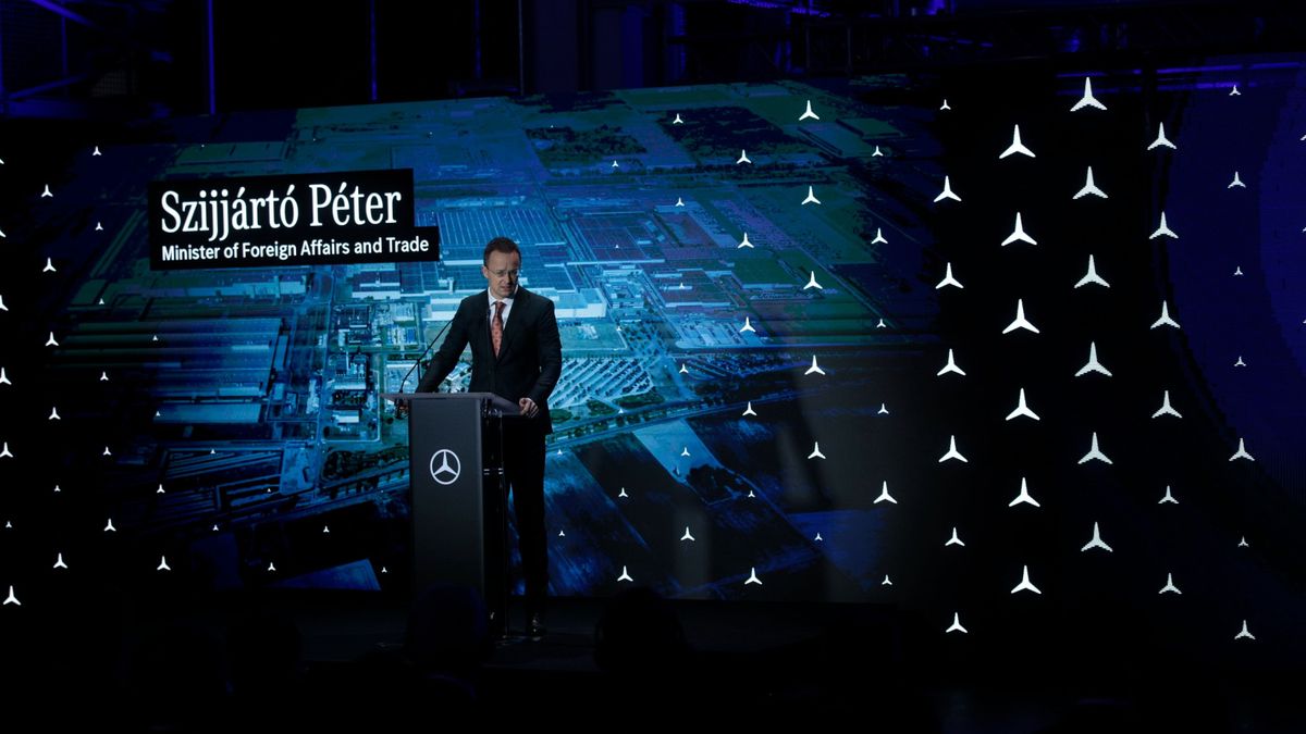 Megállíthatatlan Magyarország: Kína sarkában, a világ élvonalában vagyunk – megkezdődött az új Mercedes-Benz GLB sorozatgyártása a kecskeméti gyárban 