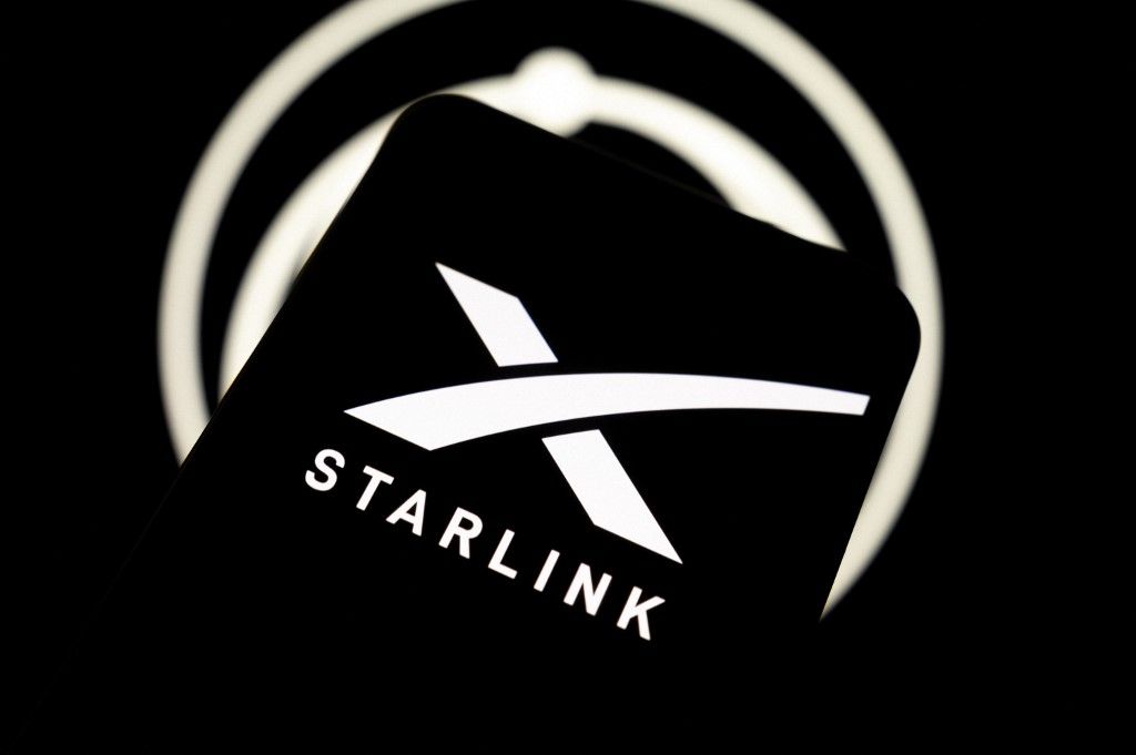 Photo Illustrations Of The Total Internet Shutdown In Iran A lengyel külügyminiszter felszólította Elon Muskot: ne hagyja, hogy orosz hadsereg használja a Starlinket