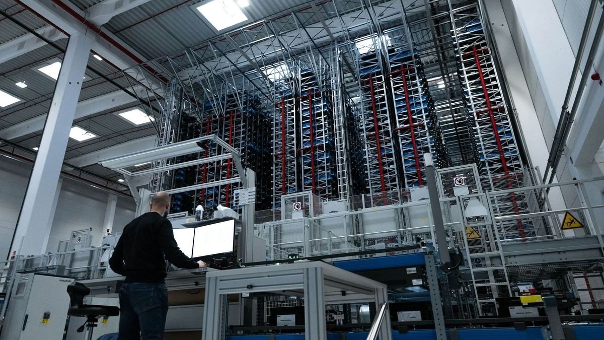 Ez már Szijjártó Péter szerint is különös: 1500 fős magyar településen épített új gyárat a német világcég – több mint ezren fognak dolgozni benne 