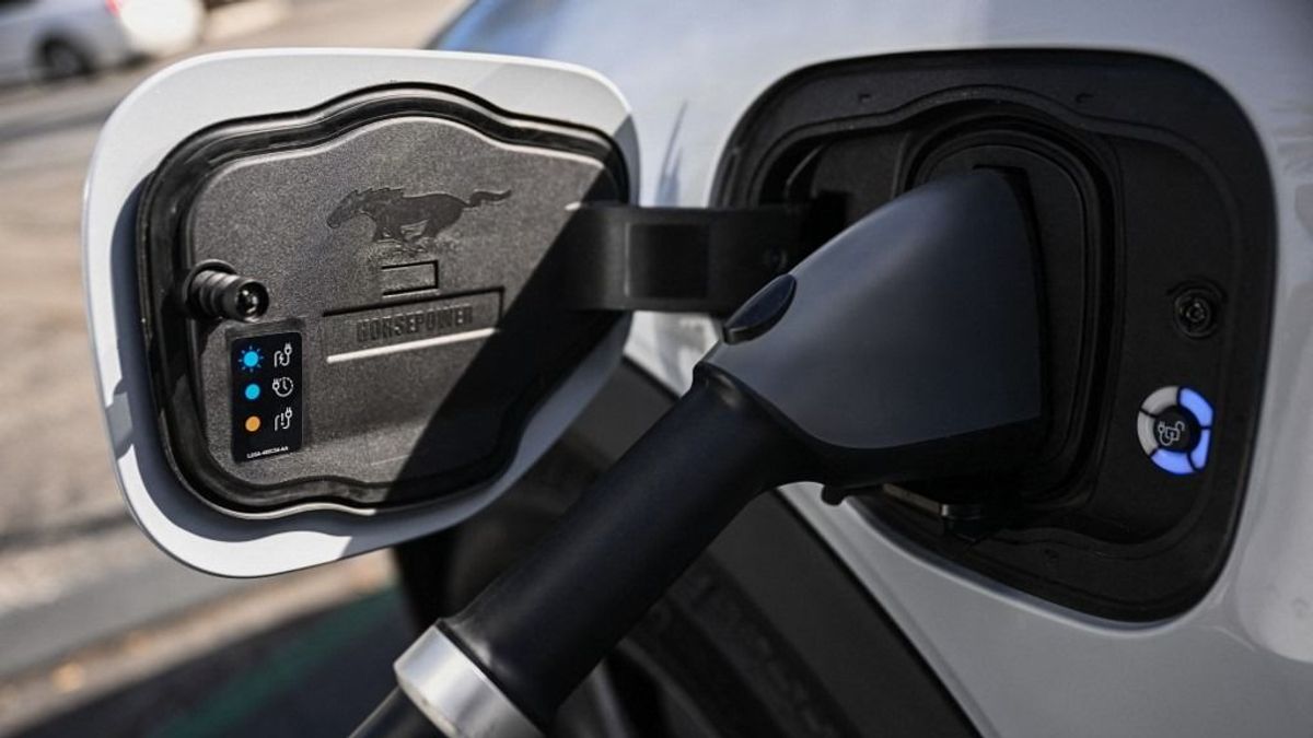 Óriási fordulat: nyugatról érkezik a legolcsóbb elektromos autó, nem hisznek a szemüknek a kínaiak, hogy csinálták – ez a titok 