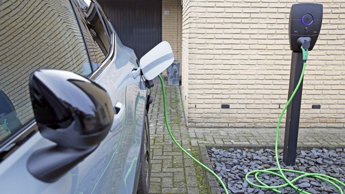 Ez lesz Európában is: elöntötték az elektromos autók Kínát, felzabálják az összes áramot – izzadnak az erőművek