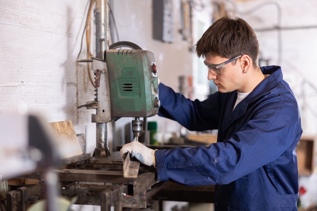 Figyelmeztető adat érkezett a KSH-tól: csökken a foglalkoztatottság, nő a bizonytalanság a munkaerőpiacon