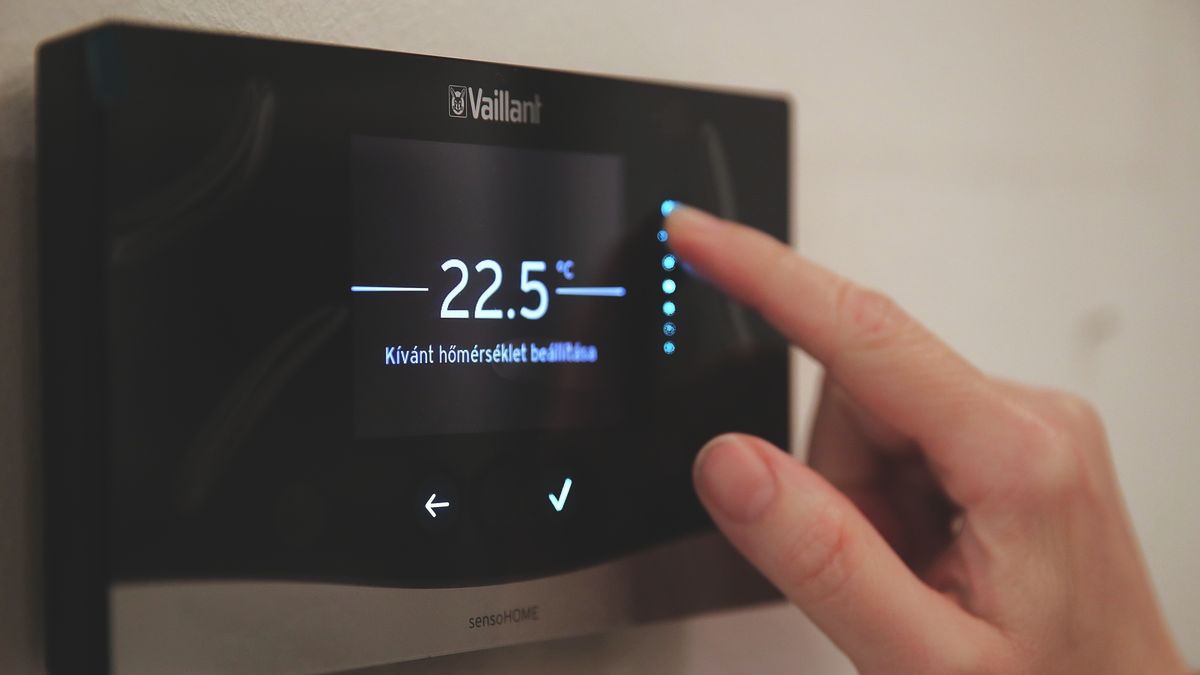 Fagyos számlák Európában, meleg lakások Magyarországon – így véd minket a kormány 