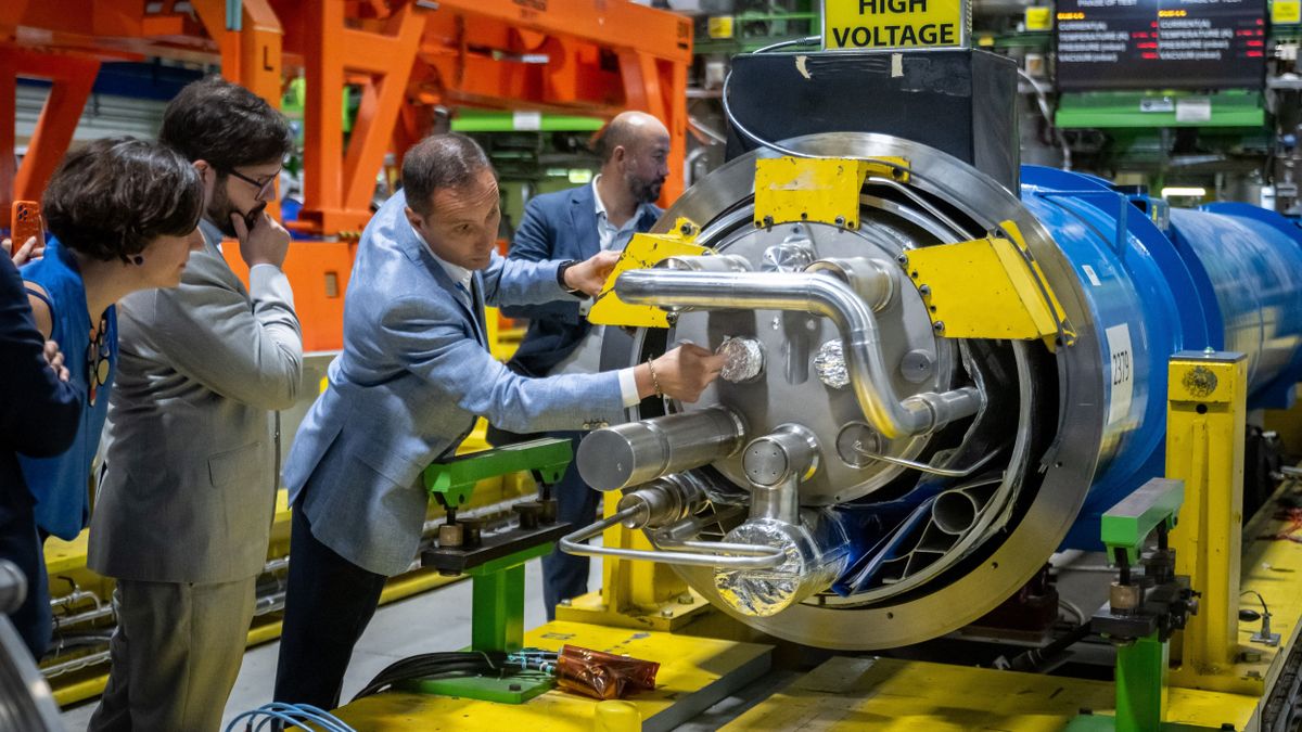 Leállítják a világ egyik legrejtélyesebb kutatóközpontját, ahol Orbán Viktor nagyon fontos választ kapott a magyar kormány tagjairól: valami sokkal hatalmasabb épül 