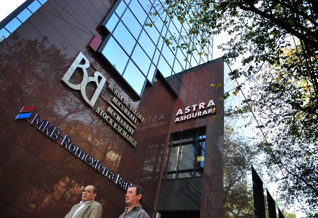 ROMANIA-FINANCE-BANKING-STOCK-EXCHANGE A  világ legnagyobb vagyonkezelője, a norvég állami nyugdíjalap jelentősen csökkentette romániai befektetéseit