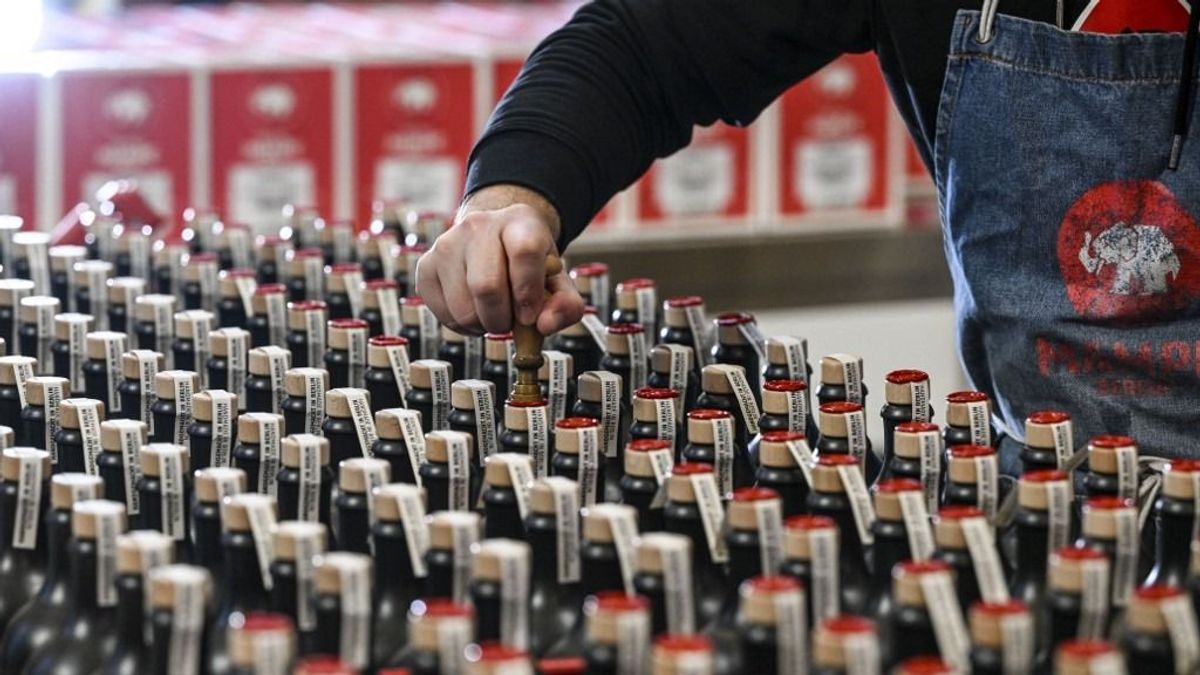 Belefulladnak a szeszbe a gyártók, akár árháború is kirobbanhat 