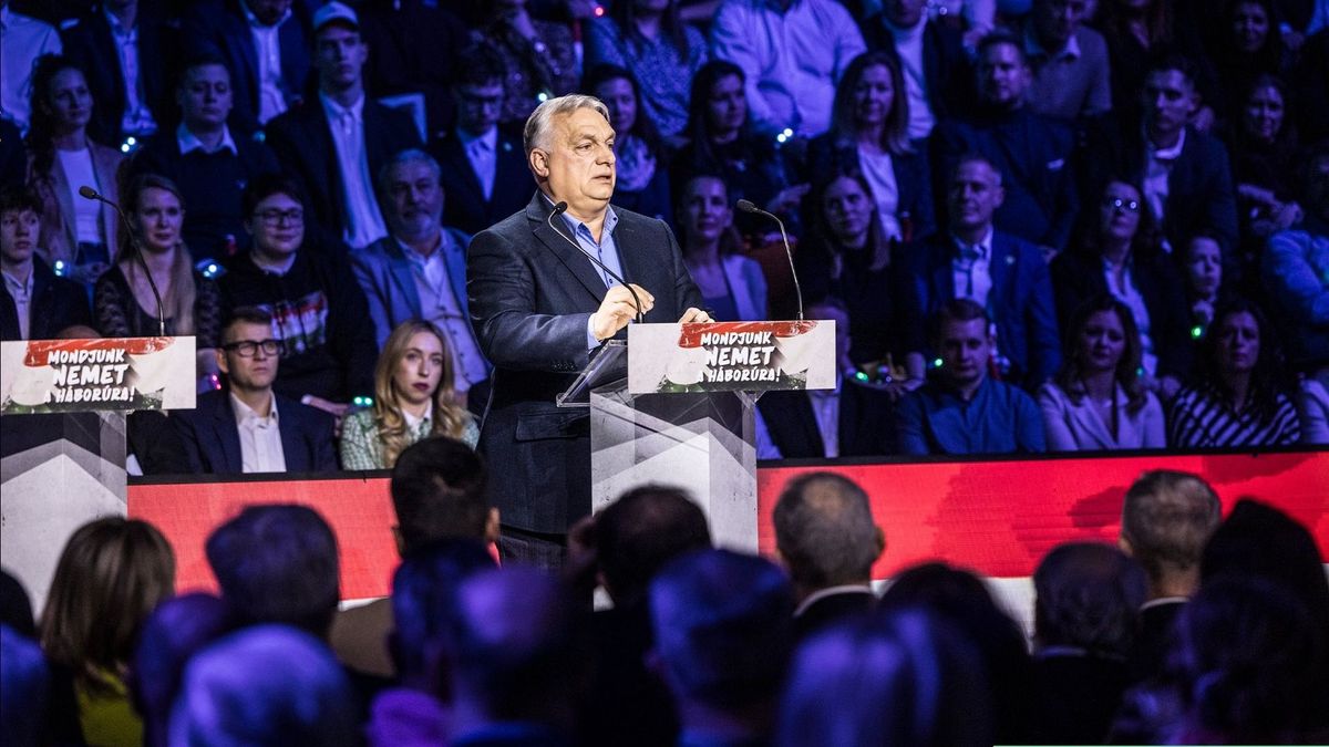 Orbán Viktor Hatvanban: a miniszterelnök alig kezdte meg a beszédét, máris kőkemény kérdést kapott a magyar gyárakról – élő tudósítás 