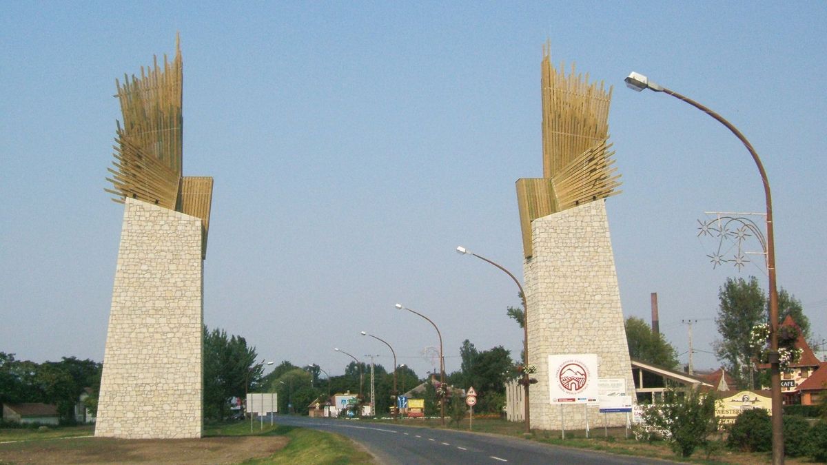 Felújítják a Tokaj-Hegyalját jelképesen őrző különleges kapuszerkezetet