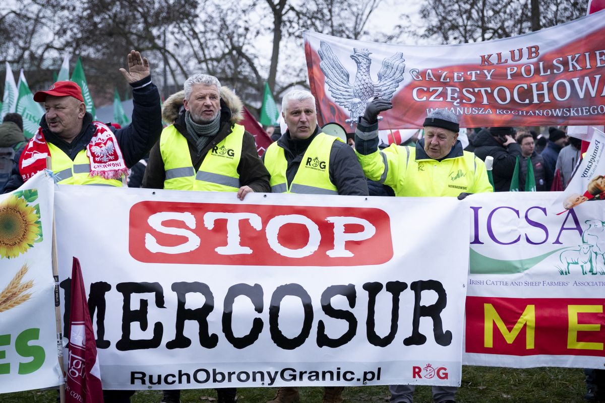 európai unió Farmers in France rally near European Parliament against EU-Mercosur Trade Dealmezőgazdaság, agrárium