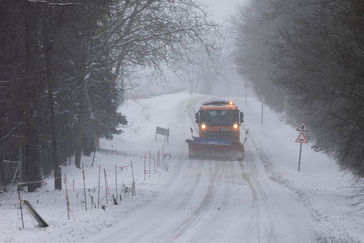 Itt a döntés: bezárnak az első iskolák Magyarországon az ítéletidő miatt – online oktatásra állnak át  iskola