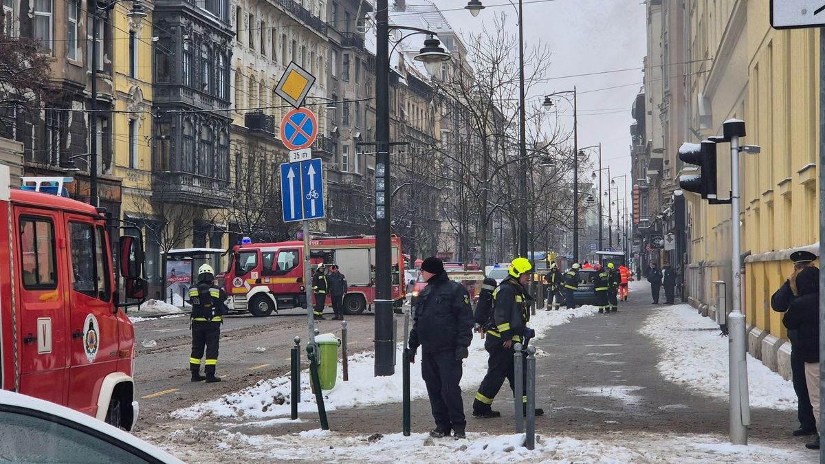 Tűz ütött ki a Fazekas Mihály Gimnáziumban, több mint ezren hagyták el az épületet 
