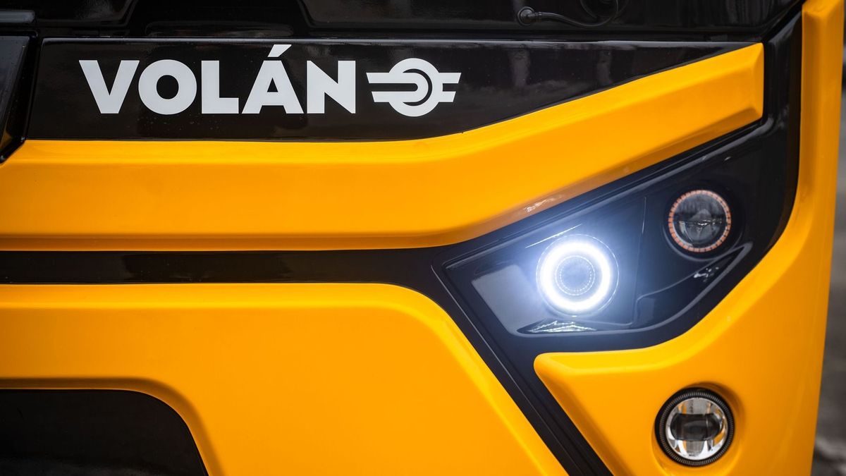 Fullos magyar buszokkal tömik tele a Volánt, át akarják ültetni az embereket az autóból – képeken a sárga villám, kényelemből nem lesz hiány 