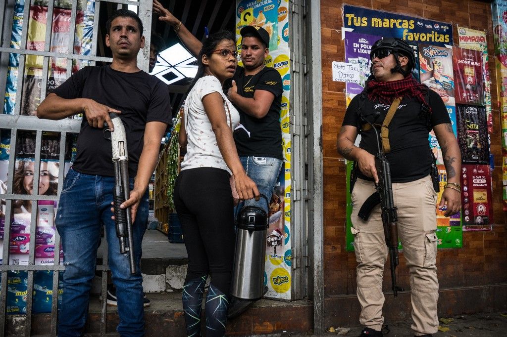 Armed groups patrol markets in Caracas