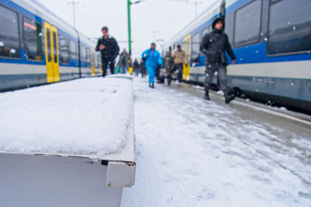 Budapest,,Hungary,-,Jan,15,,2025:,Snow-covered,Platform,With,Passengers