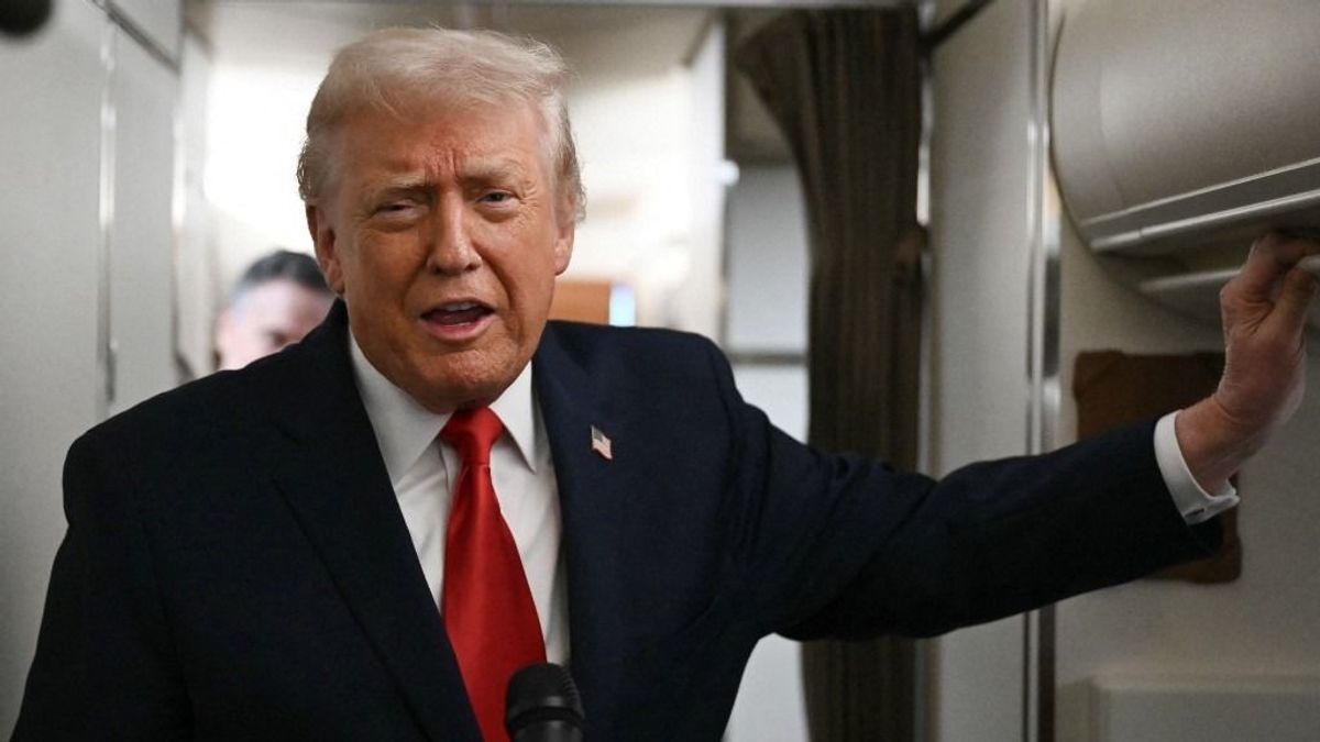 Itt az első fotó a venezuelai elnökről amerikai fogságban: maga Trump hozta nyilvánosságra – kiderült, hová viszik Madurót