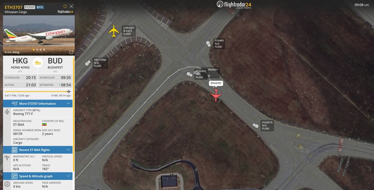 Most érkezett: bezárt Ferihegy – megcsúszott gurulás közben a világ legnagyobb kéthajtóművese