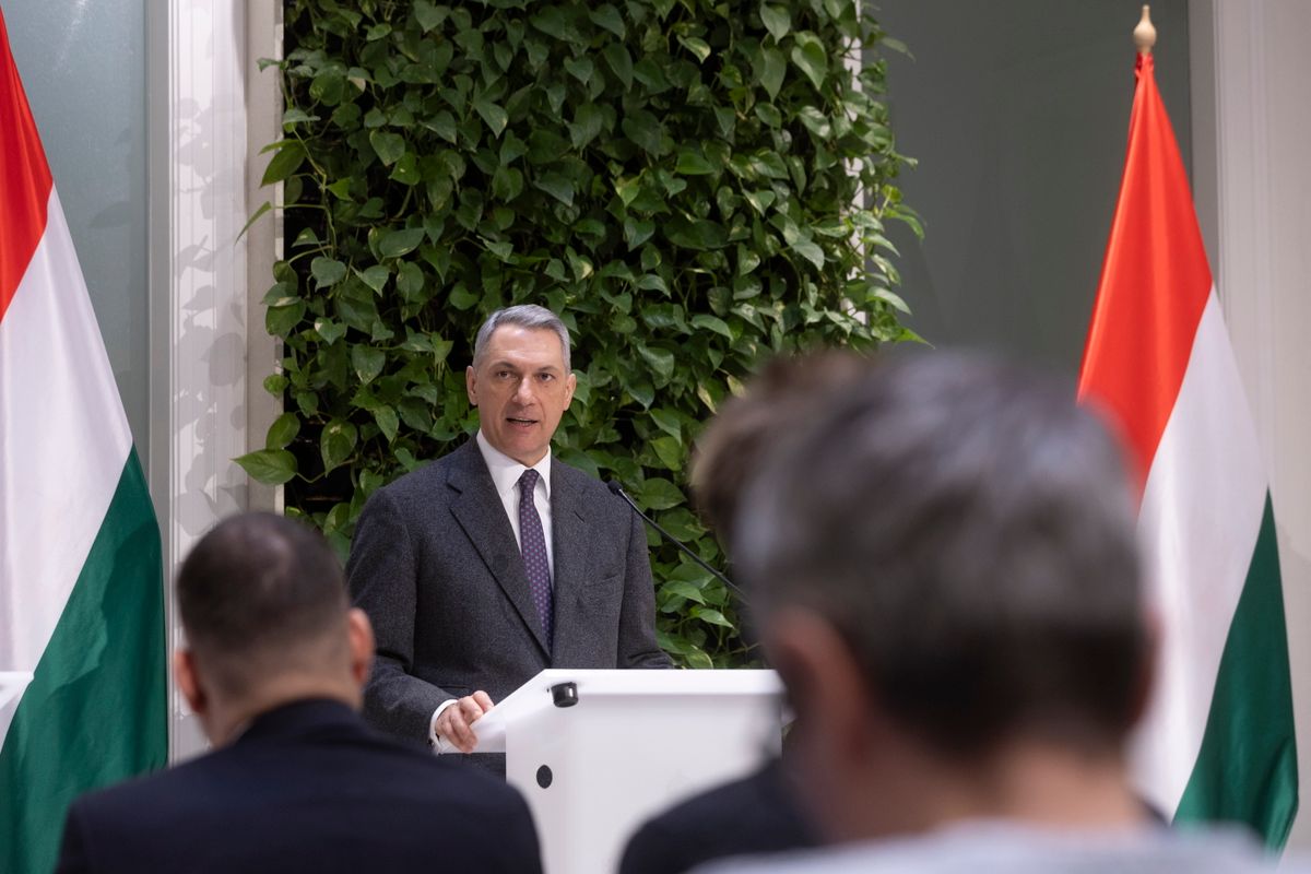 LÁZÁR János Lázár János Gyöngyösön méltatta a veterán járművek kultúráját, mentességet fontolgat az útdíjfizetés alól