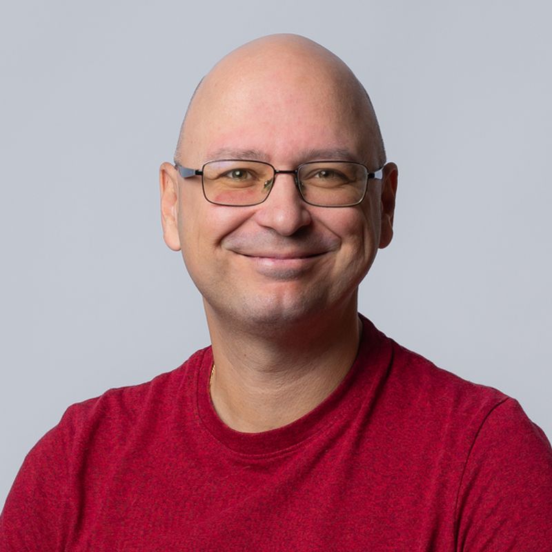 Geiger Tamás szerző profilképe