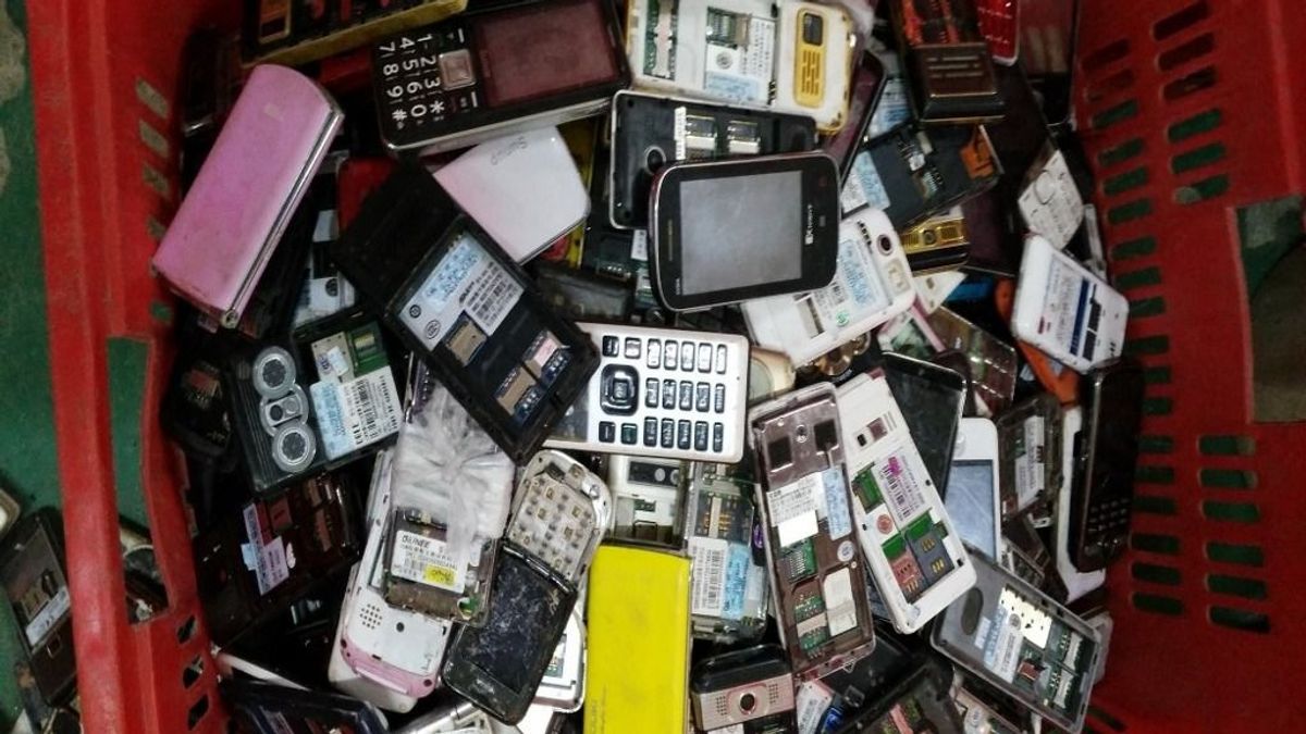 Zsákszámra dobják ki az emberek lomtalanításkor, pedig arany van benne: most már bárki kinyerheti belőle – a kínaiak jöttek rá a módszerre 